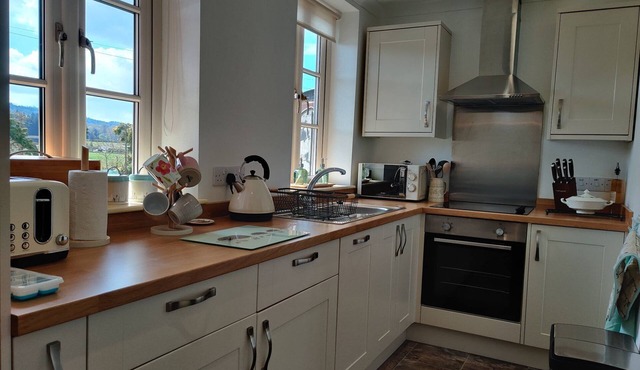 STATION HOUSE 2 COTTAGES SLEEPS 10