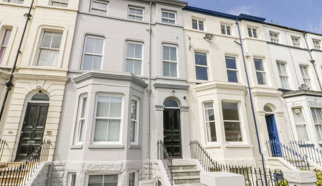 STATION HOUSE, family friendly, with hot tub in Scarborough