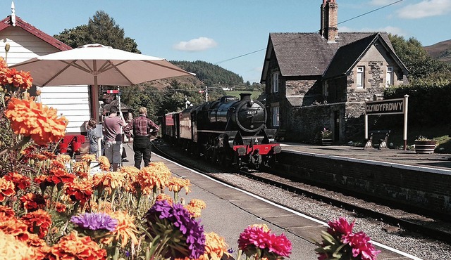 Station House - HW7742