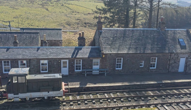 STATION MASTERS HOUSE, family friendly, with open fire in Kielder