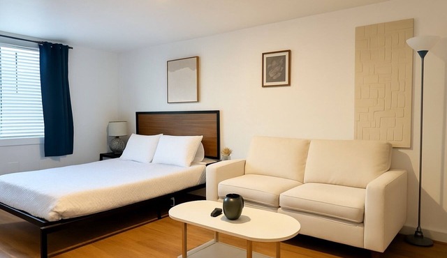Stay 3 nights, get 1 free - Bright & Cozy Loft, Near River Walk Downtown Pearl