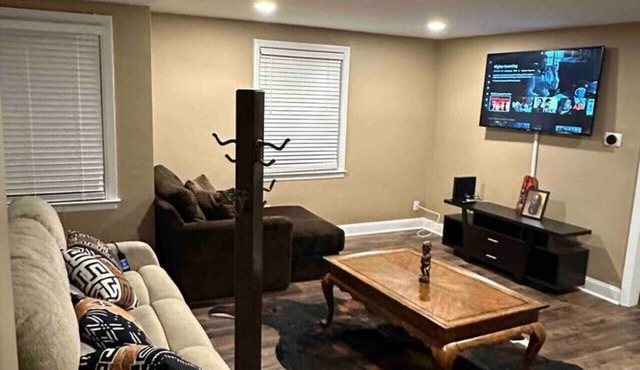 Stay-4-Awhile, Modern, comfy home in Wilmington DE