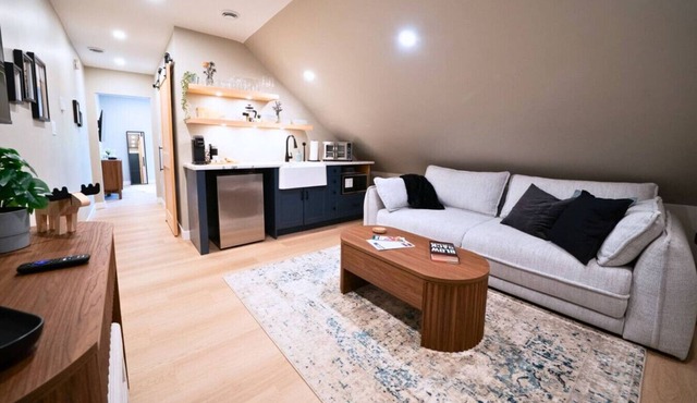 Stay Above The Village Pantry - Suite 2