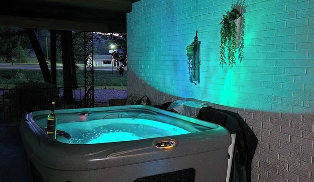 Stay and Play 280/Family Fun Lodge. Pet-Friendly! Near Sylacauga.
