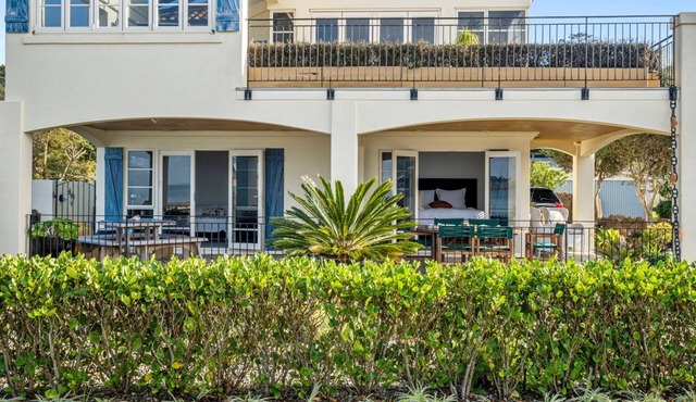 Stay and Relax at Beachfront Beauty