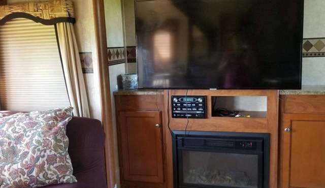 Stay and Ride Dude Ranch 2 Bedroom Residence RV for 6. Horse riding available!