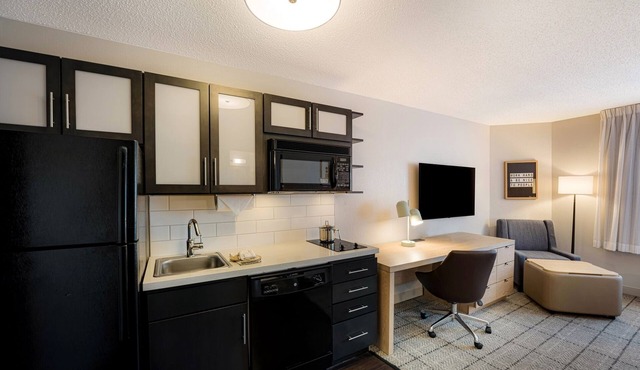 Stay at a Modern Unit with Full Kitchen, Pet-friendly, Self-Parking!