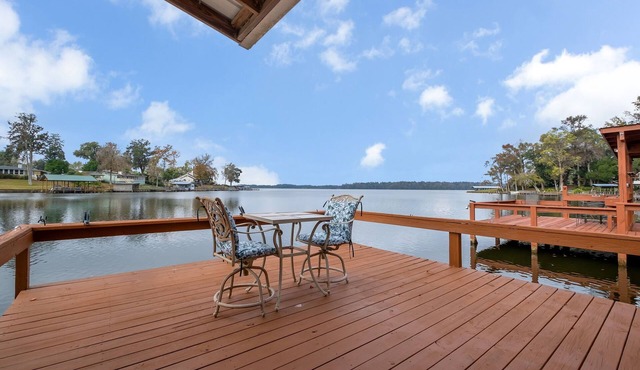 Stay at beautiful Eagle Sunset!
