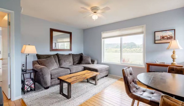 Stay at Harry's Cottage, a peaceful 2 bedroom 1 bath at Gahr Farm Nature Reserve