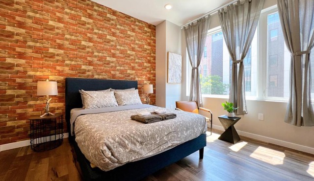 Stay at Luna on Ridge Ave