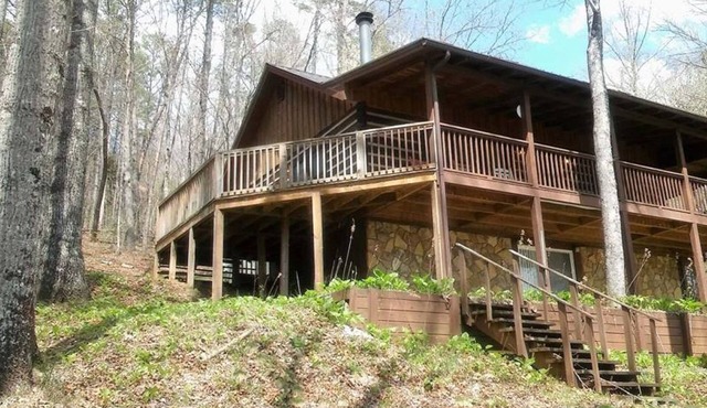Stay at Nina's Cabin in beautiful Blue Ridge, Ga "Gateway to the Smokeys"