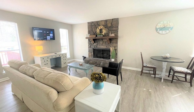 Stay at Old Farm - Remodeled & 14 min to DT