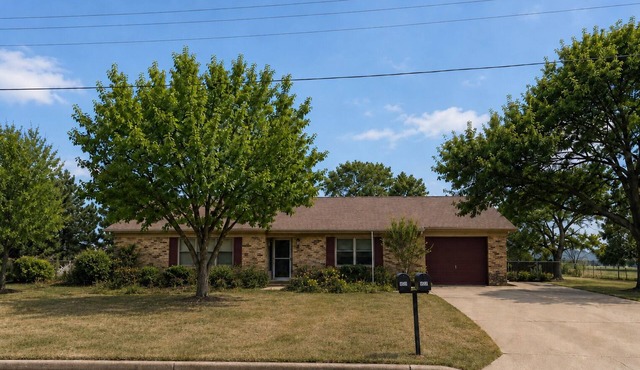 Stay at our spacious 4-bedroom 2 bathroom house in Childress with AC.