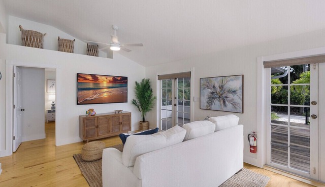 Stay at Pine Key- A Cozy Beach Cottage Retreat!