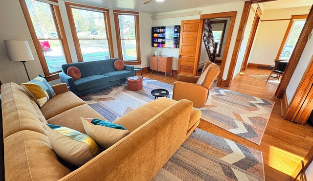 Stay at Rita's! Wonderful 5-bedroom house in charming Crawford, NE.