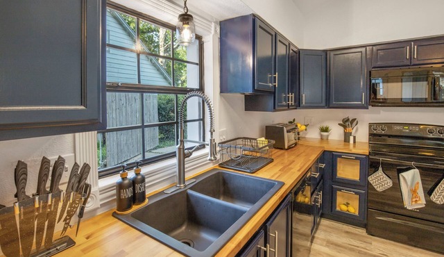 Stay at St. Cloud, a comfortable house near Kemah Boardwalk that sleeps 7. Highlights include a king bed, fully fenced yard, 2-car garage, spacious kitchen, 4K TVs, foosball, and cozy fireplaces—ideal for families and small groups.