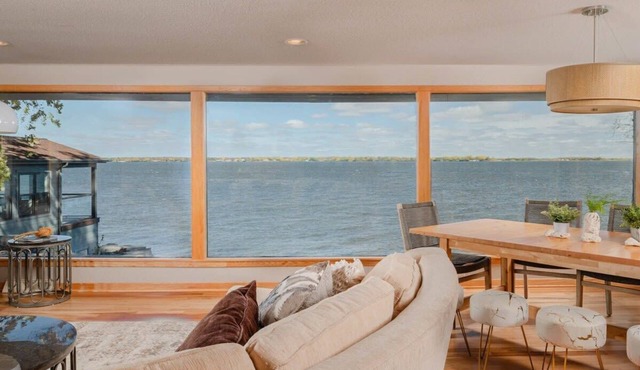 Stay at Sunset Shoreline Lakehouse