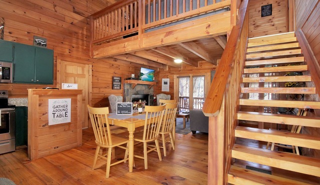 Stay at The Bear Valentine's Day- Fiber Wifi! - Close to Callaway Gardens