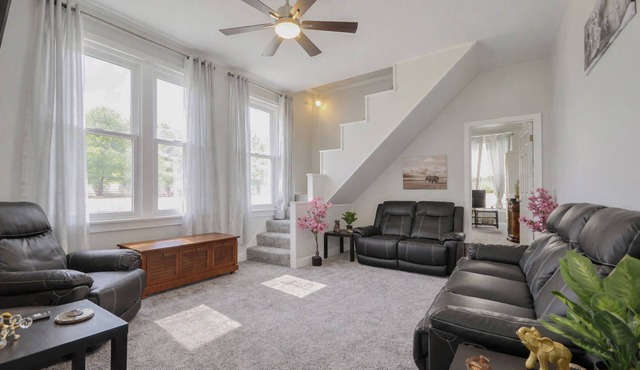 Stay at The Dixie - Stylish Comfort near Cincy