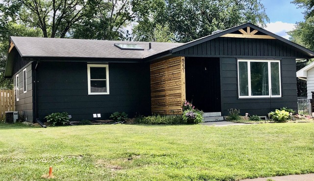 Stay at the Lazy Llama House with Self Check-In