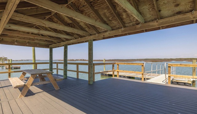 Stay at The Tabby House! Spectacular River Views