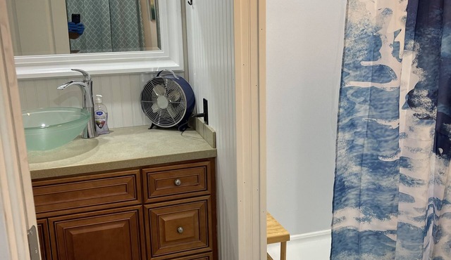 Stay at the White Mangrove Retreat! Boat Charter available with Captain Owner!