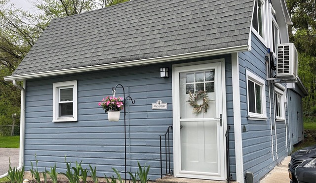 Stay at this charming one bedroom cottage and enjoy exploring the Finger Lakes.