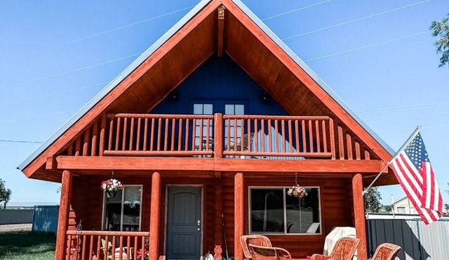 Stay at this super, cozy, country cabin in Caldwell, Idaho off of I84.