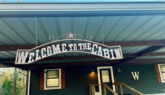 Stay at Woody's Porch! Perfect 3-bedroom house in lovely Alba Texas