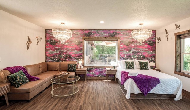 Stay Awhile | Studio w/Kitchen & Parking