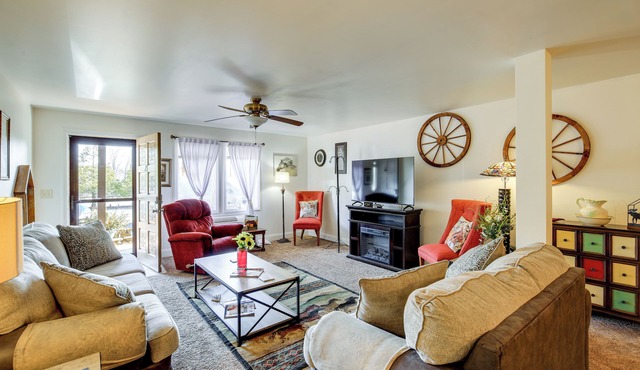 Stay By the Blue Ridge Parkway! Cozy Mtn Condo