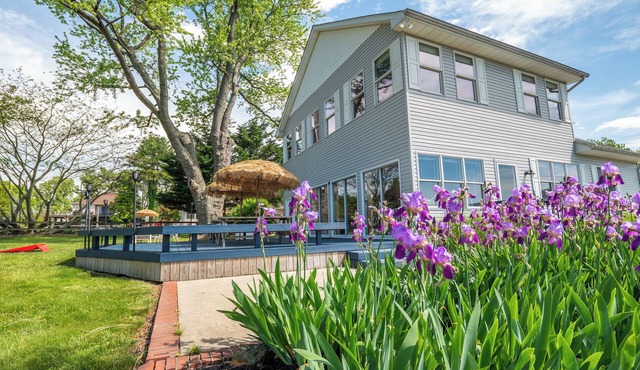 Stay by the Chesapeake on Kent Island this Mother Day! < 20 mi from Annapolis.