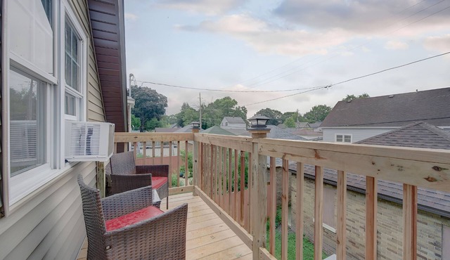 Stay Central in Bayview: 5 Min to Downtown