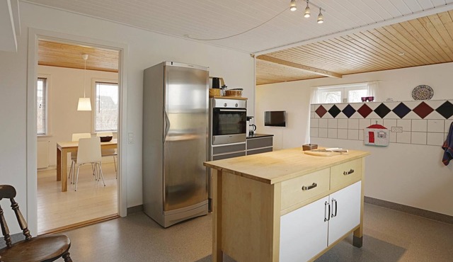 Stay centrally in Østermarie, in this spacious and brightly furnished holiday home on two levels.