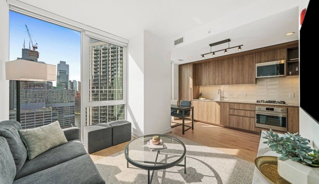 Stay Chic in Chicago: River North Suites w/Luxe Amenities & Prime Location!