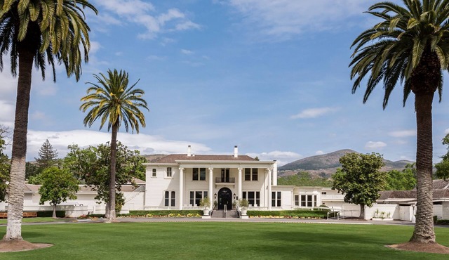 Stay Close to Black Stallion Winery! Resort w/FREE Parking, Pool & Golf Course