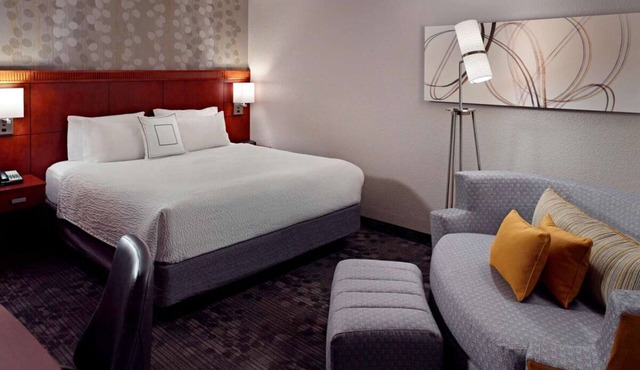 Stay Close to Cumberland Mall! Pet Friendly Property w/Indoor Pool