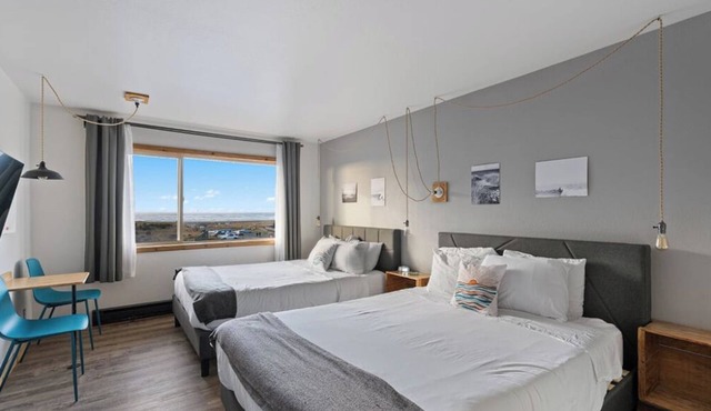 Stay Close to Long Beach Peninsula! 2 Relaxing Units, Pet-friendy, Indoor Pool!