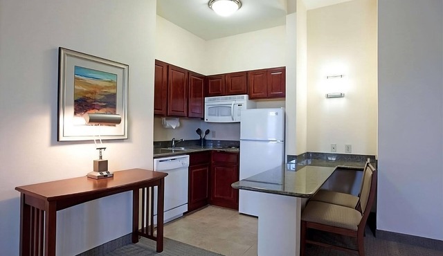Stay Close to LSU Engineering Quad! 2 Units with Free Breakfast & Parking! Pool!