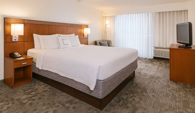 Stay Close to Old Town Waterfront! 4 Paws-friendly Units w/Parking