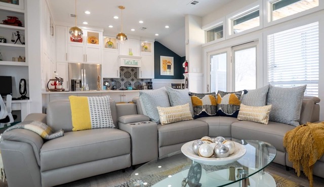 Stay Cozy, Luxury yet Modern!! Just for you.
