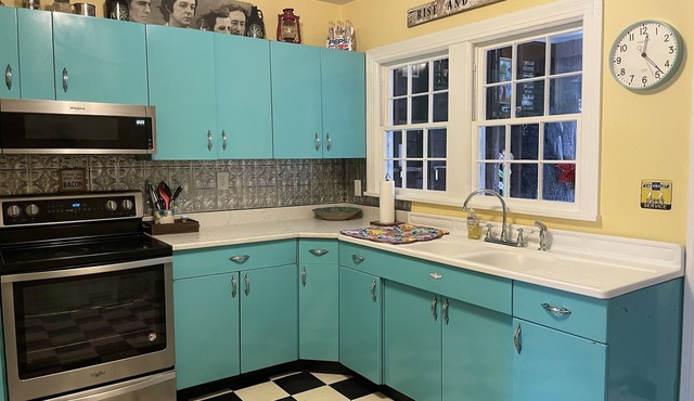 Stay downtown within walking distance of restaurants, shopping, and breweries!