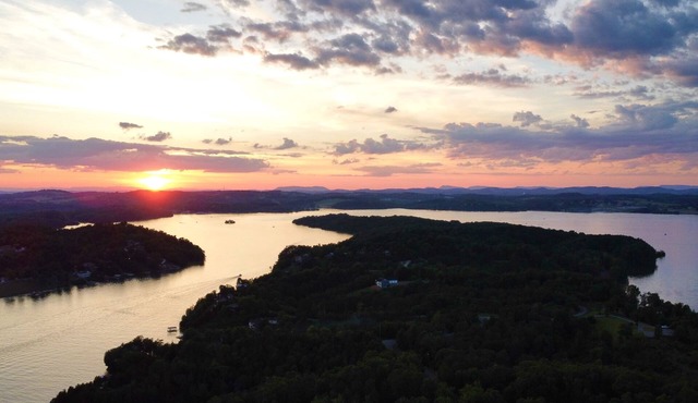 STAY HERE! 2 Homes sleep up to 28! Private cove 2 docks and personal boat launch