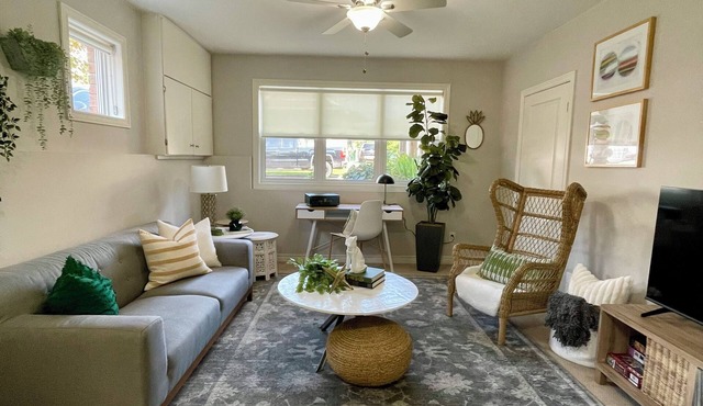 Stay Here First! – Perfect for Longer Stays & Newcomers, Pet-Friendly 1BR