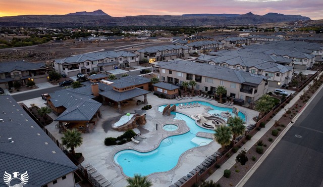 Stay Here-Hike Zion-Swim Sand Hollow-Red Rock View-Zion Village-Private Hot Tub