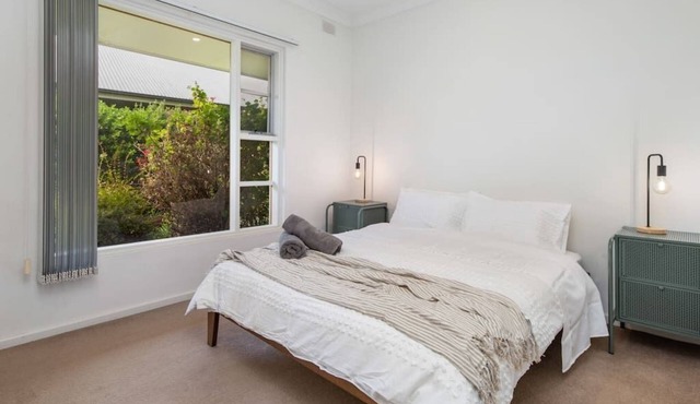 Stay Here On Pier- 2 Bdrm, Sleeps 4, Beach, Wifi