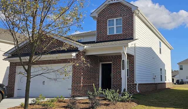 Stay in a cozy brand new 5BR home