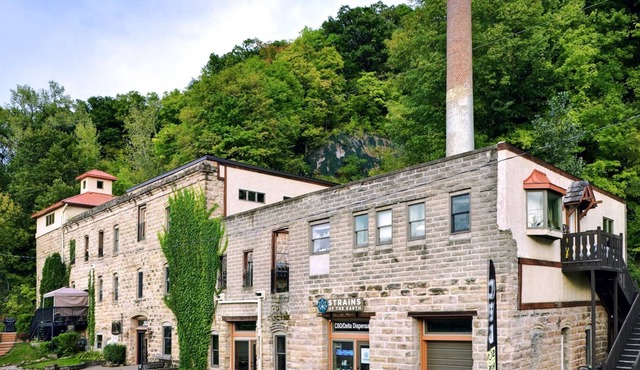Stay in a piece of History. 2 bedroom apartment with private deck