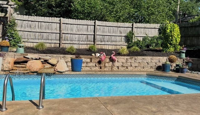 Stay in Brookside for the World Cup! 3 bed with Swimming pool and outdoor TV