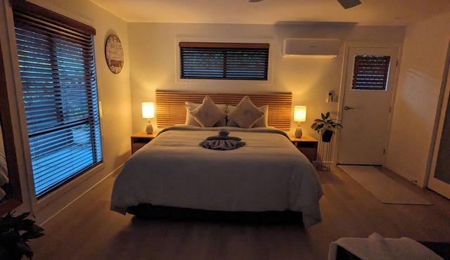 "Stay in Carrara" Cozy. Private guesthouse not sharehouse. n